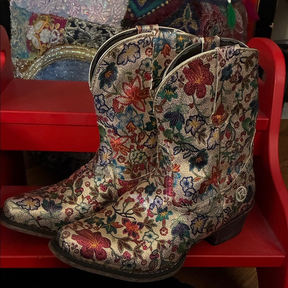 Roper Shoes - Roper Gold Floral Embroidered Faux leather Boots size 8